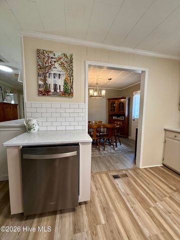 215 N Edgewood Avenue, Williamston, NC 27892
