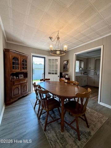 215 N Edgewood Avenue, Williamston, NC 27892