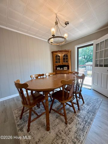 215 N Edgewood Avenue, Williamston, NC 27892