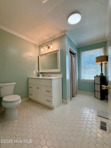 215 N Edgewood Avenue, Williamston, NC 27892
