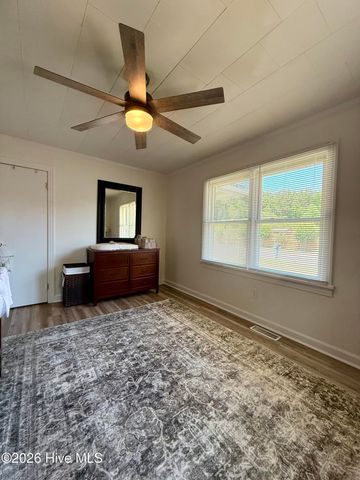 215 N Edgewood Avenue, Williamston, NC 27892