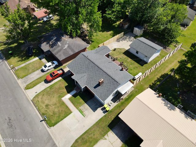 215 N Edgewood Avenue, Williamston, NC 27892