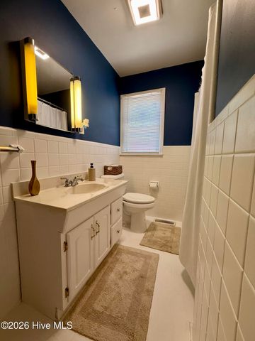 215 N Edgewood Avenue, Williamston, NC 27892