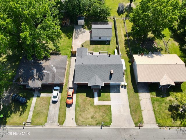 215 N Edgewood Avenue, Williamston, NC 27892