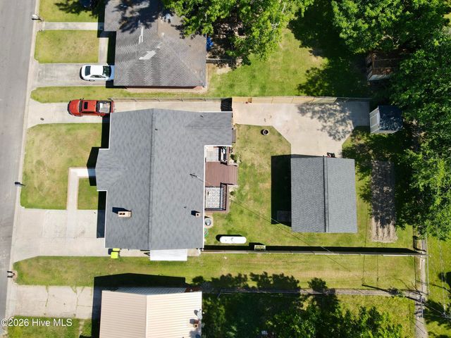 215 N Edgewood Avenue, Williamston, NC 27892