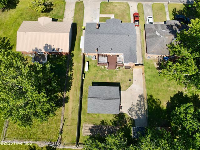 215 N Edgewood Avenue, Williamston, NC 27892