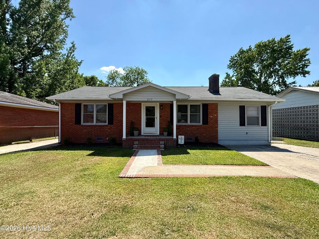 215 N Edgewood Avenue, Williamston, NC 27892