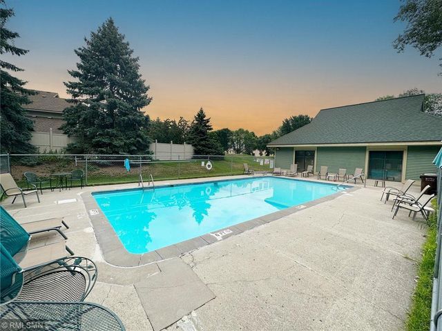 15735 26th Avenue N B, Plymouth, MN 55447