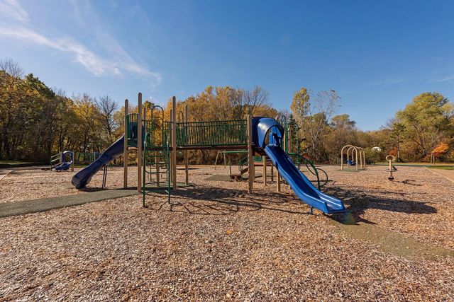 15735 26th Avenue N B, Plymouth, MN 55447