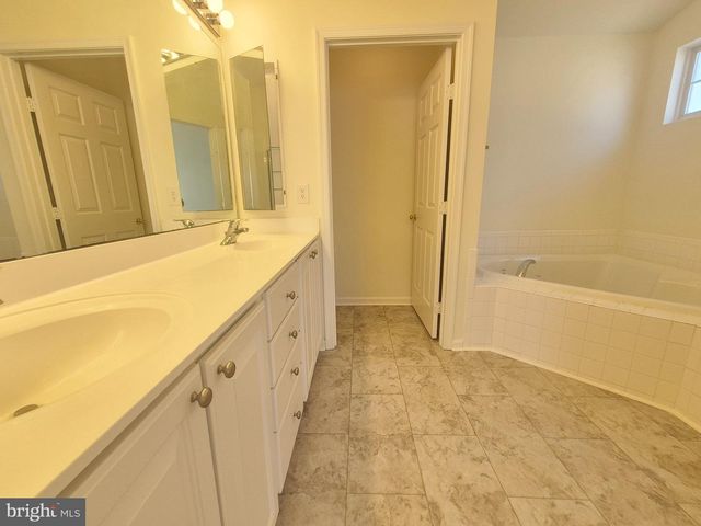 5207 LINDEN DR, Fredericksburg, VA 22407