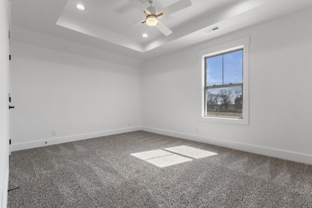 109 Aspen Pine Dr, Clarksville, TN 37043