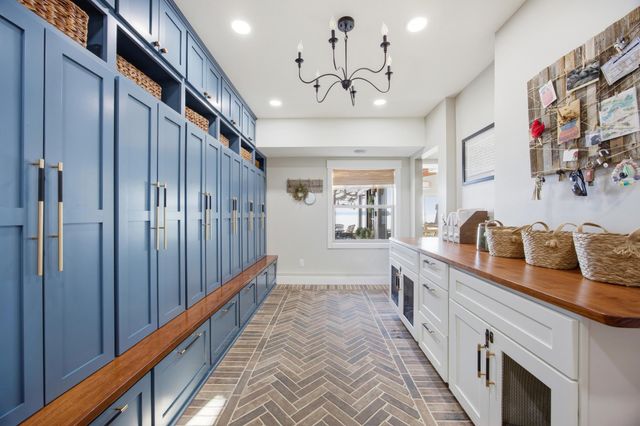 611 N Shore Drive, Detroit Lakes, MN 56501