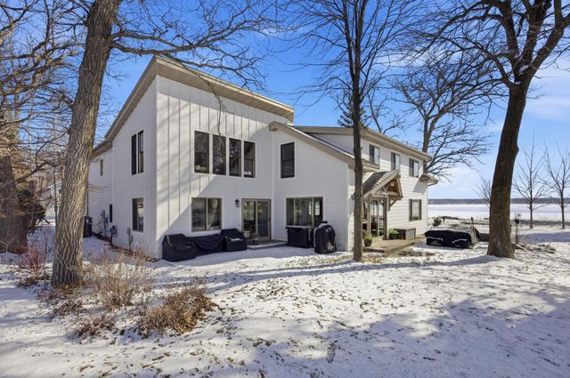 611 N Shore Drive, Detroit Lakes, MN 56501