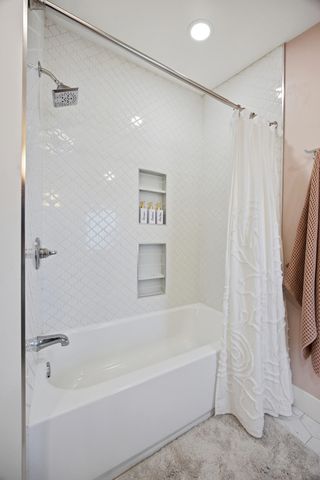 611 N Shore Drive, Detroit Lakes, MN 56501