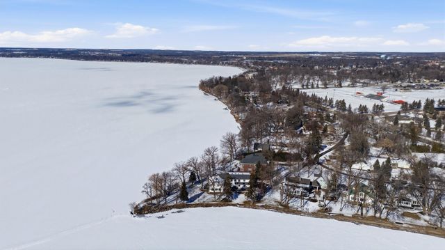 611 N Shore Drive, Detroit Lakes, MN 56501