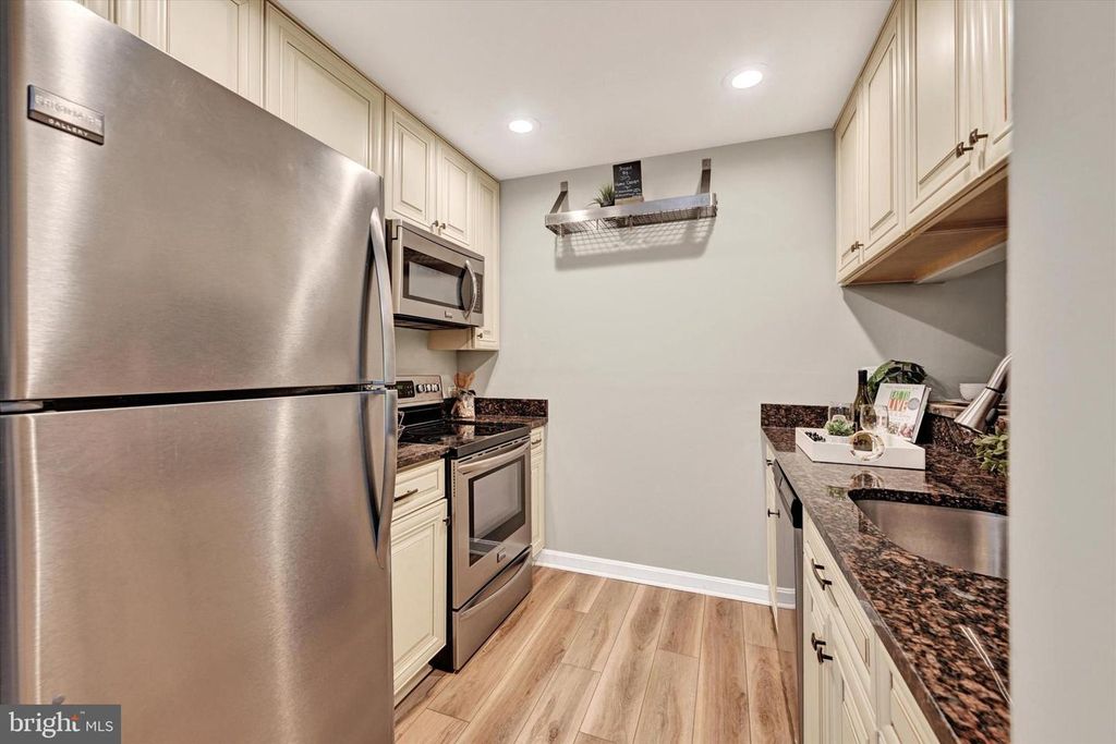 Image 14 of property listing at 6701 RAPID WATER WAY #204, Glen Burnie, MD 21060