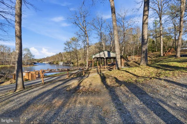 34 HEMLOCK LN, Mineral, VA 23117