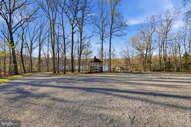 34 HEMLOCK LN, Mineral, VA 23117