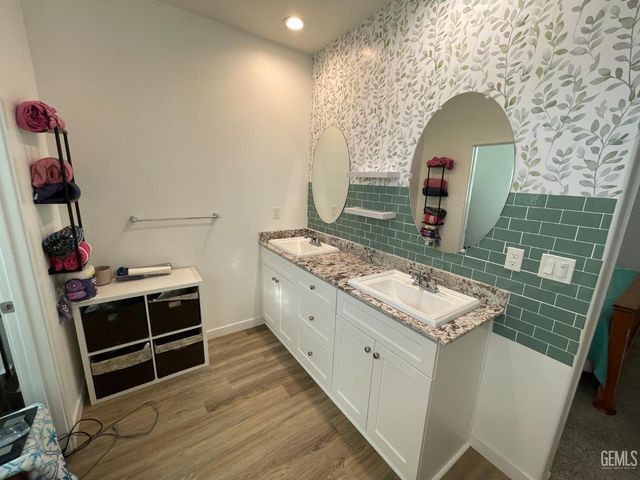 10203 Huslia River Avenue, Bakersfield, CA 93311