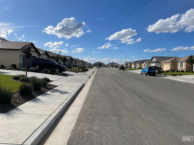 10203 Huslia River Avenue, Bakersfield, CA 93311