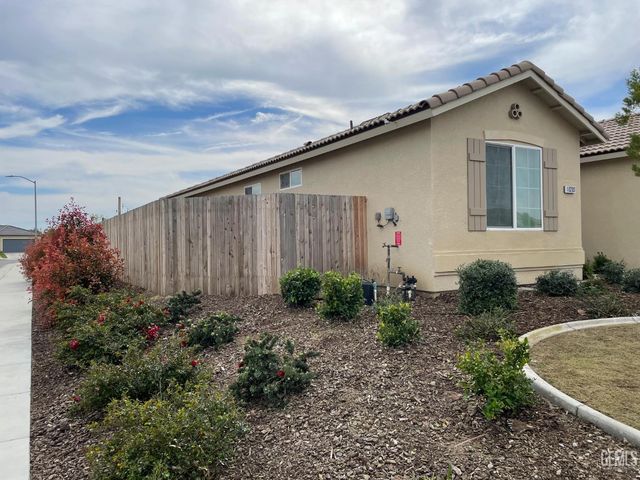 10203 Huslia River Avenue, Bakersfield, CA 93311