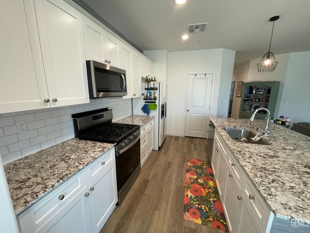 10203 Huslia River Avenue, Bakersfield, CA 93311