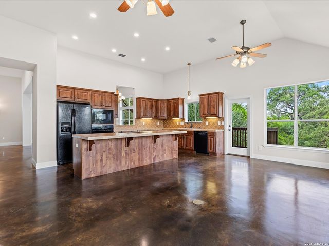 423 Elmwood, New Braunfels, TX 78130