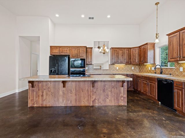 423 Elmwood, New Braunfels, TX 78130