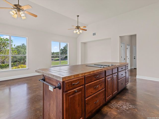 423 Elmwood, New Braunfels, TX 78130