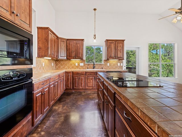 423 Elmwood, New Braunfels, TX 78130