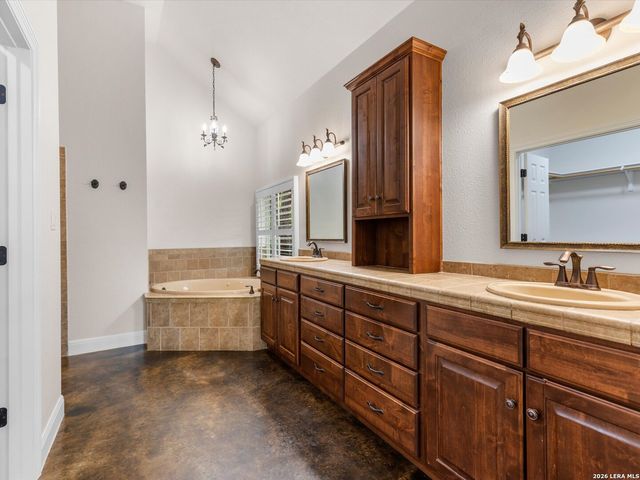 423 Elmwood, New Braunfels, TX 78130