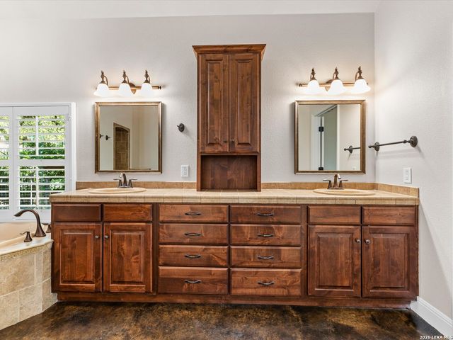 423 Elmwood, New Braunfels, TX 78130