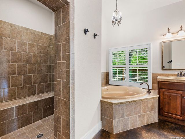 423 Elmwood, New Braunfels, TX 78130