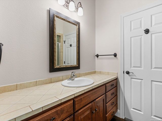 423 Elmwood, New Braunfels, TX 78130