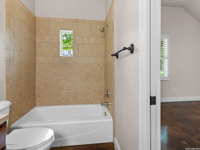 423 Elmwood, New Braunfels, TX 78130