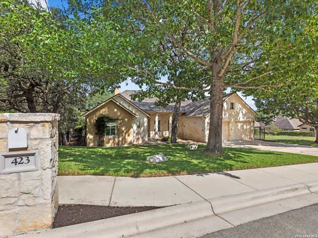 423 Elmwood, New Braunfels, TX 78130