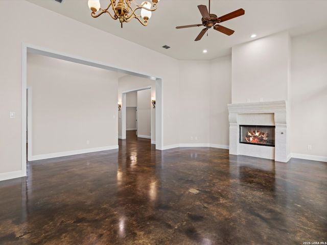 423 Elmwood, New Braunfels, TX 78130
