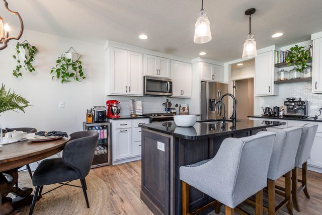 1504 SPRING MOUNTAIN DR, Columbia, MO 65201