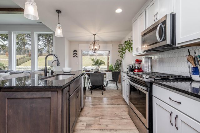 1504 SPRING MOUNTAIN DR, Columbia, MO 65201