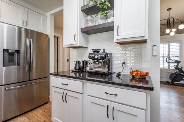 1504 SPRING MOUNTAIN DR, Columbia, MO 65201