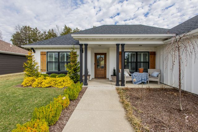 1504 SPRING MOUNTAIN DR, Columbia, MO 65201