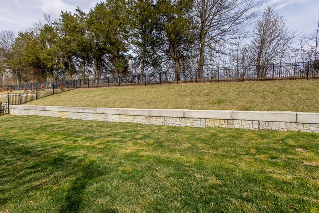 1504 SPRING MOUNTAIN DR, Columbia, MO 65201