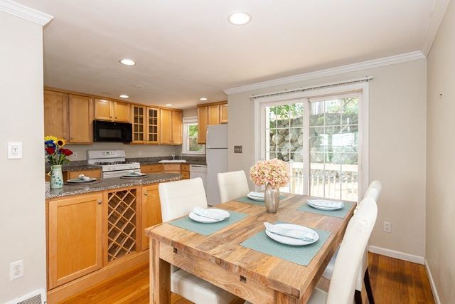 17 Rockaway Ln 17, Arlington, MA 02474