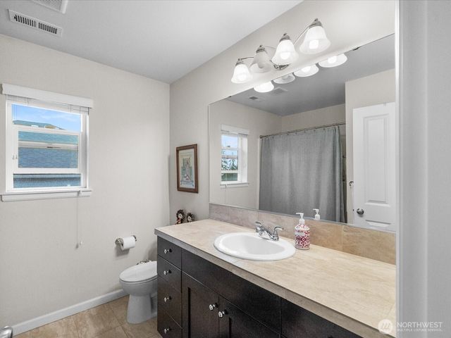 8214 NE 163rd Place, Kenmore, WA 98028