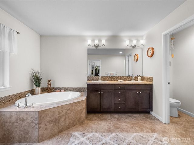 8214 NE 163rd Place, Kenmore, WA 98028