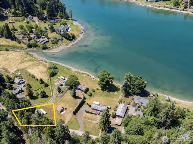 1116 Bayshore Court NW, Lakebay, WA 98349