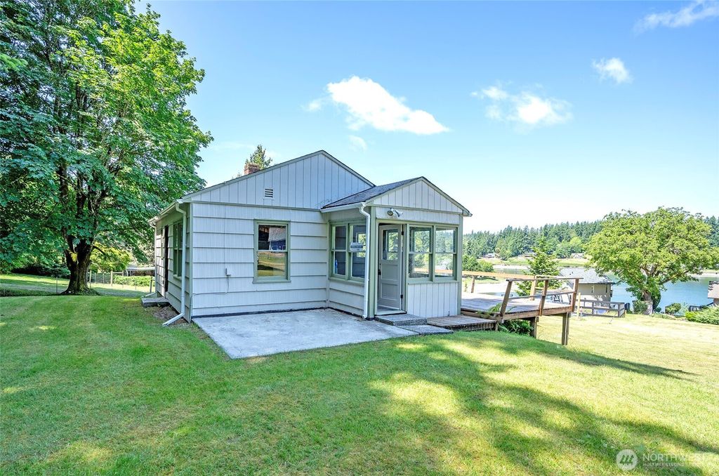 1116 Bayshore Court NW, Lakebay, WA 98349
