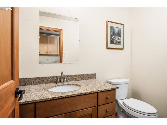 37381 RIVERSIDE Dr, Pleasant Hill, OR 97455