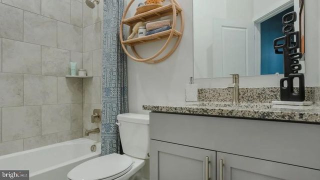 265 NEWTON PIPPIN DR, Martinsburg, WV 25401