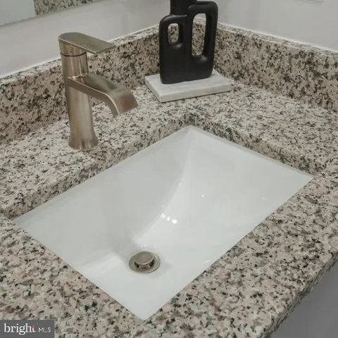 265 NEWTON PIPPIN DR, Martinsburg, WV 25401